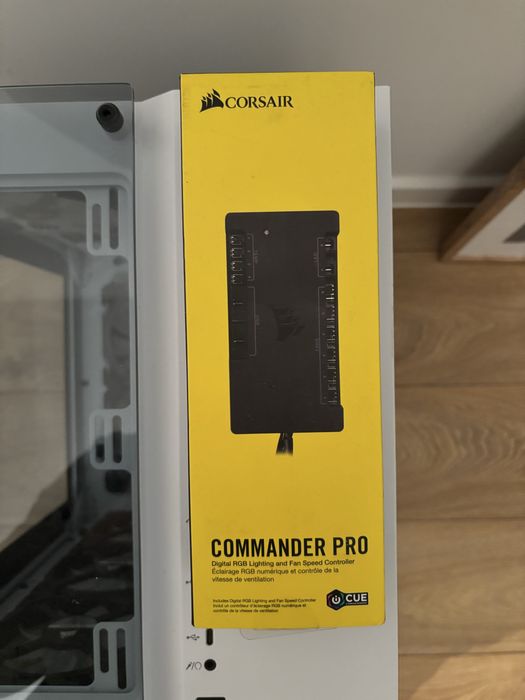 Kontroler CORSAIR Commander Pro.