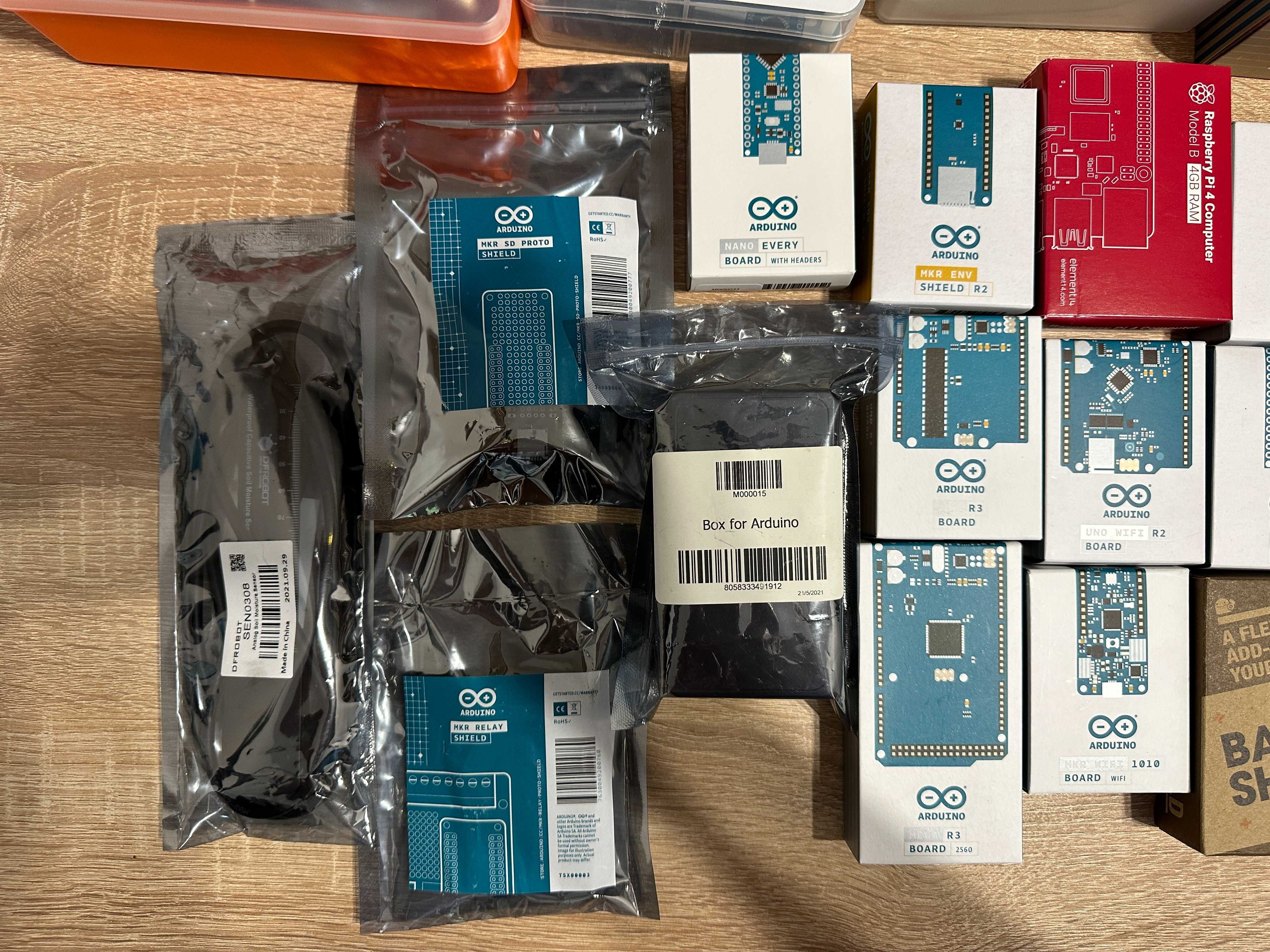 Mega Zestaw Arduino z różnymi płytkami, czujnikami,przewodami itd.