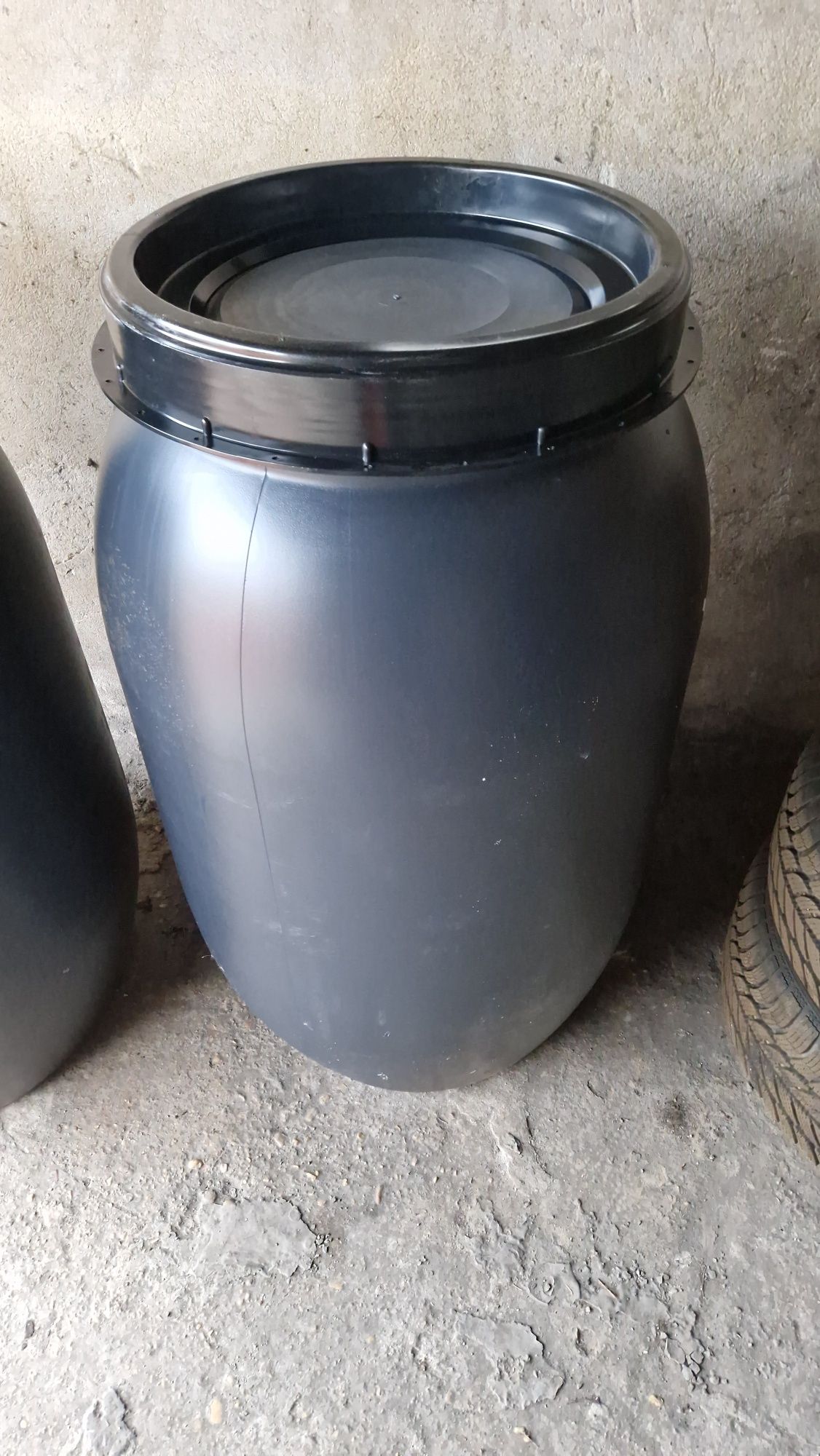 Beczki plastikowe 200L