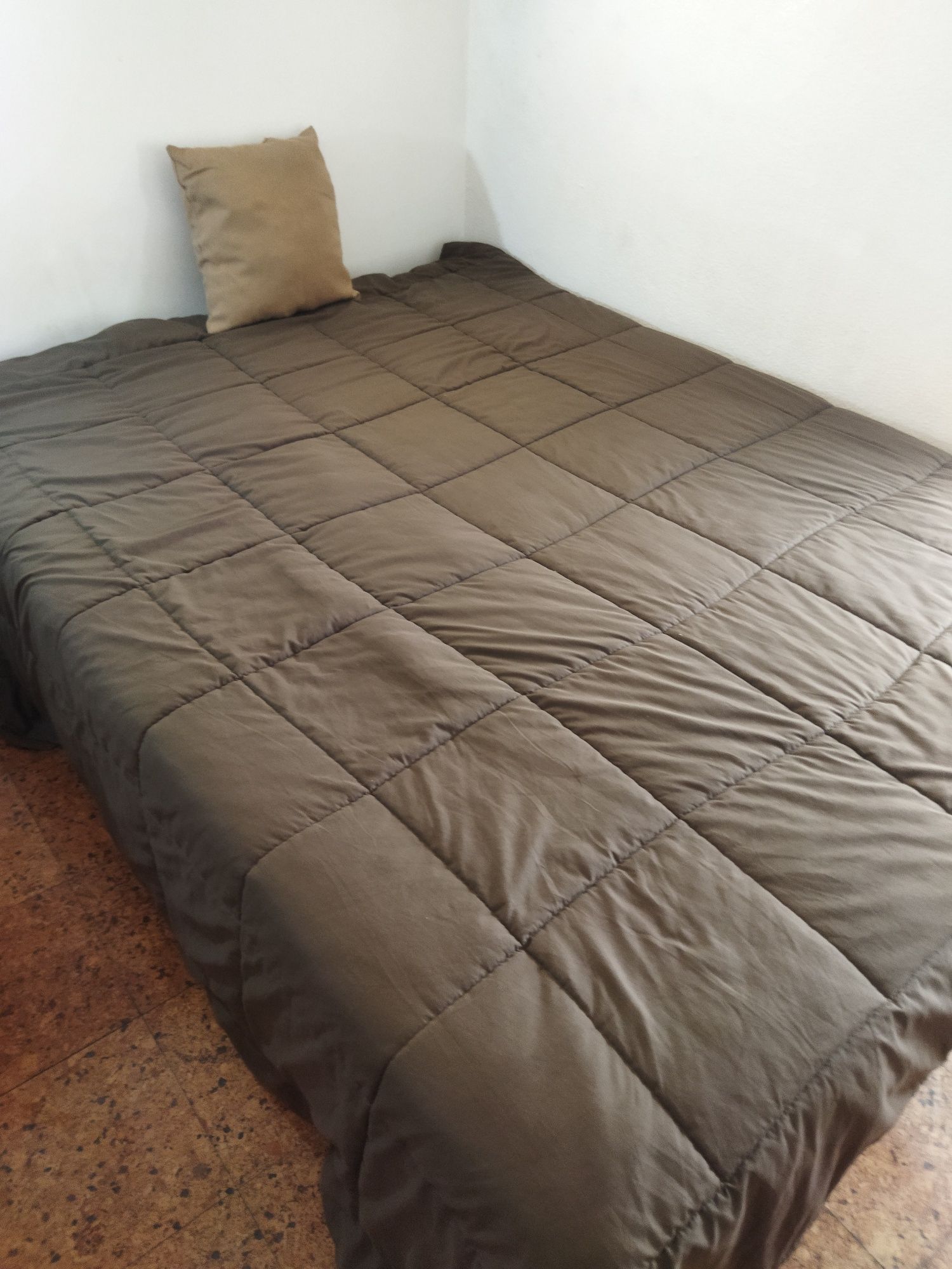 Quarto a dois minutos do Giraldo por 340  €