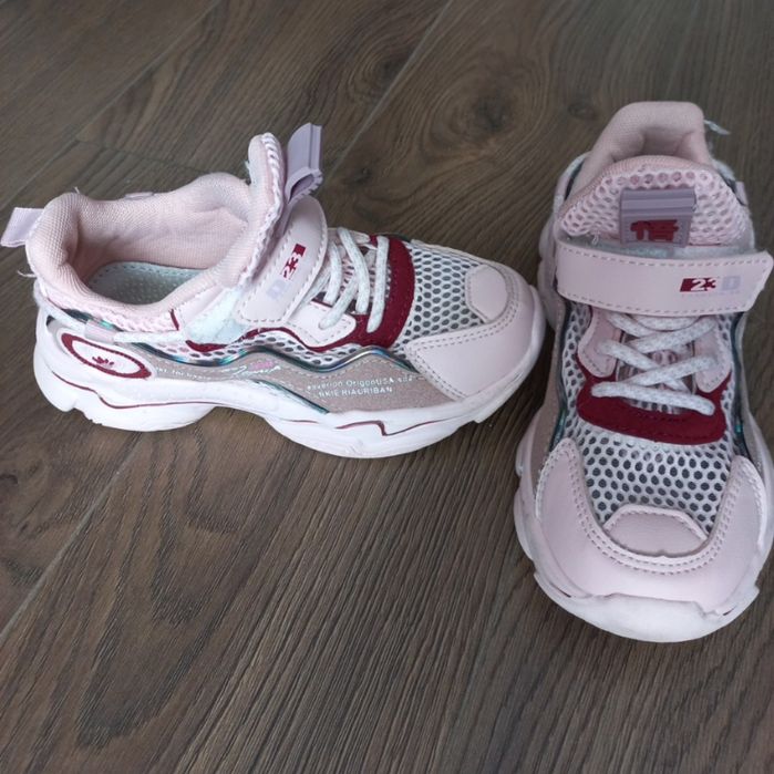 кросівки в ідеальному стані