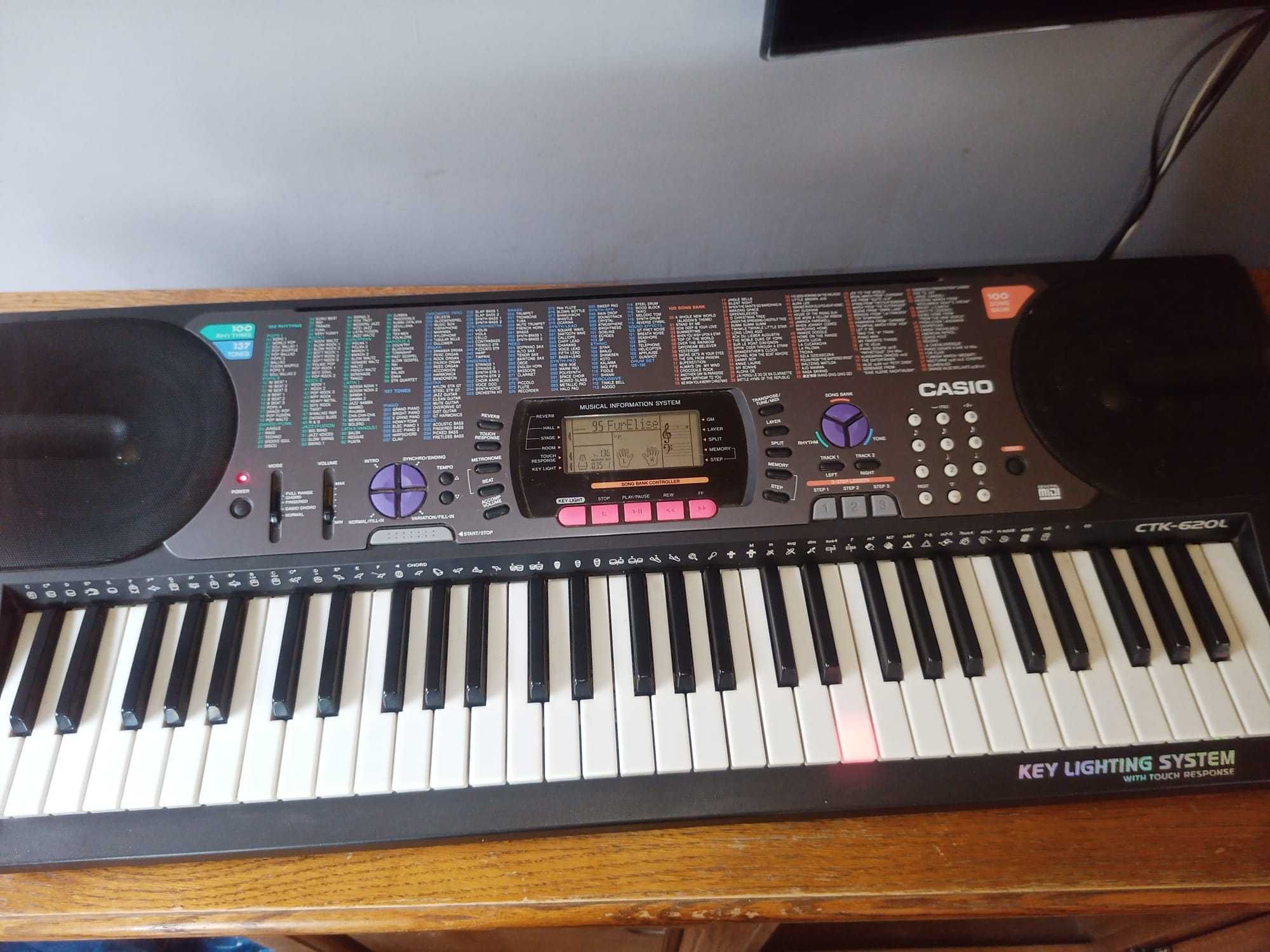 Keyboard CASIO CTK-220L podświetlane klawisze 3 stopniowa nauka grania