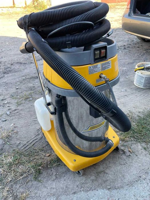 Моющий пылесос-экстрактор,профессиональный.Б/у.