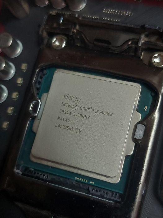 i5 4690k / Asus MAXIMUS VII HERO / 16gb RAM DDR3 / Watercooler