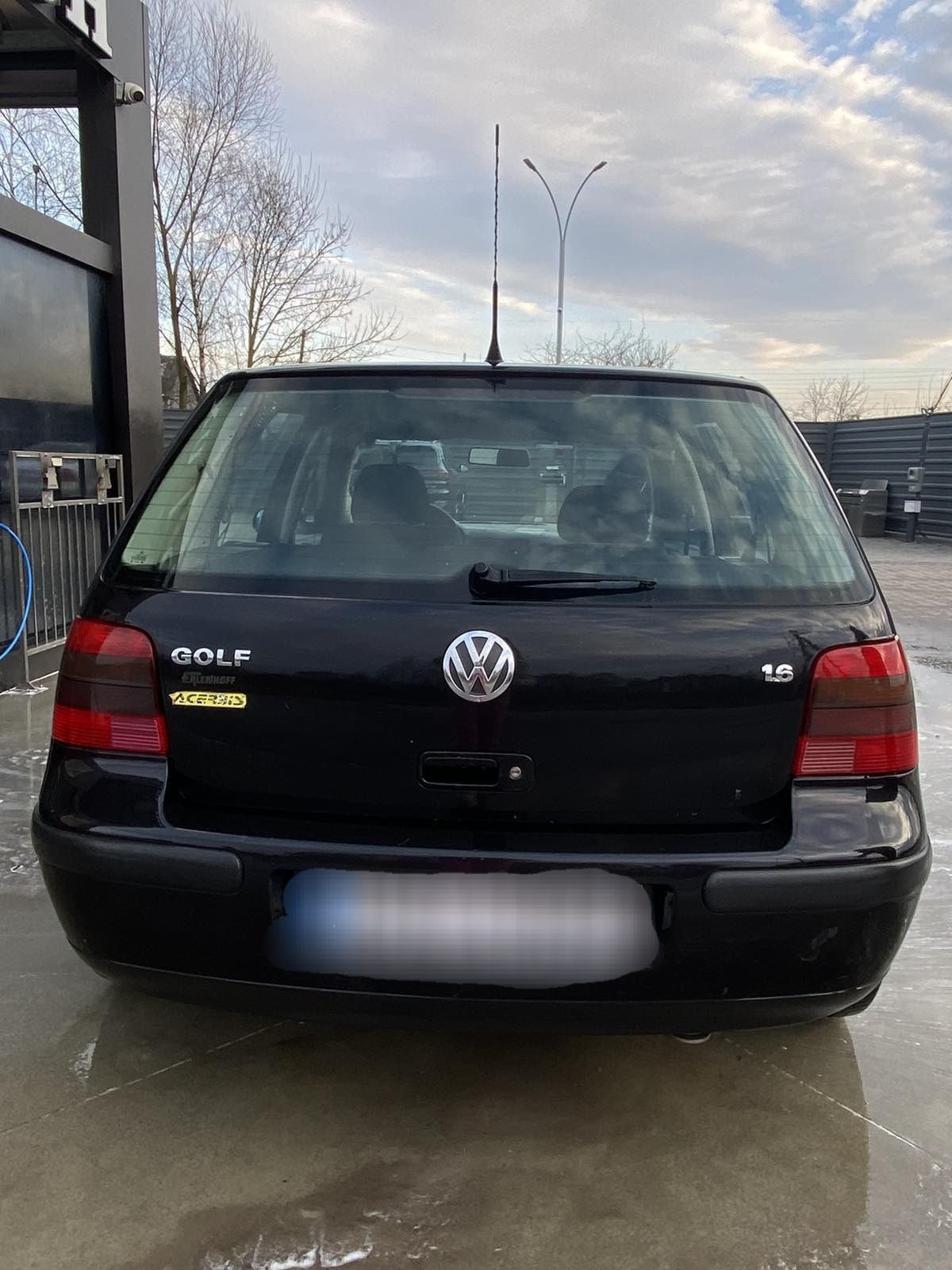 Розборка шрот Volkswagen Golf 4 1998р. 1.6 бензин на повному ходу.