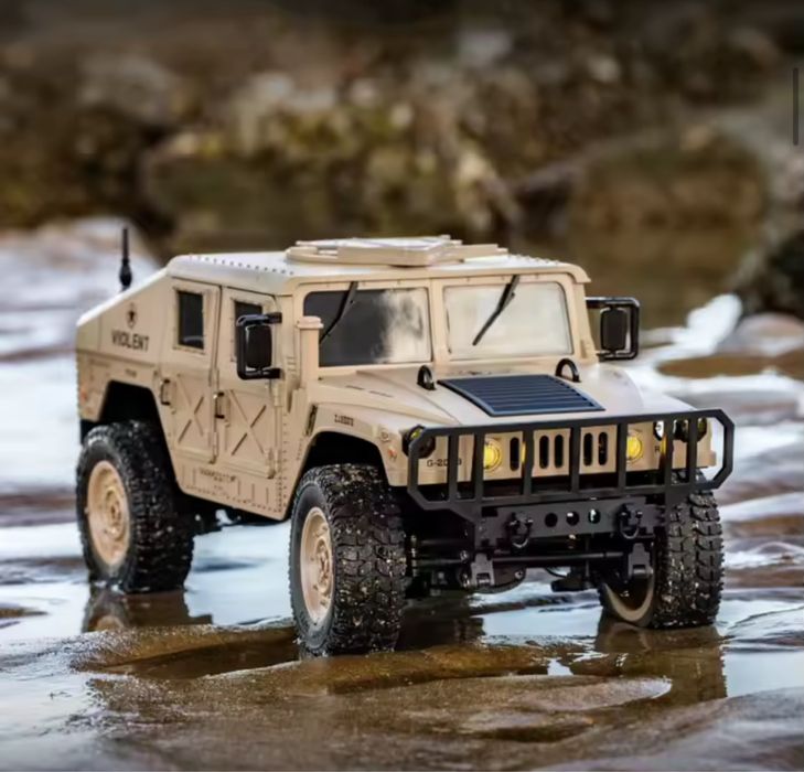 Машинка на радіокеруванні Military Hammer JJRC C8835 1/16