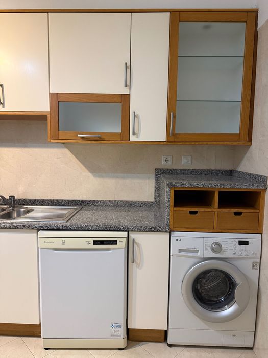 Cozinha Usada Mobilada Completa, com Eletrodomésticos a Bom Preço!