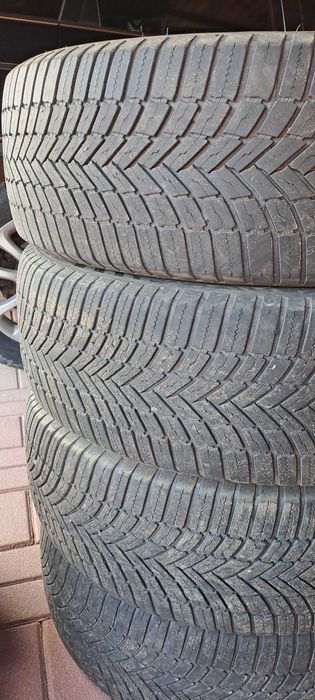 Opony całoroczne  Bridgestone 225/60 R18