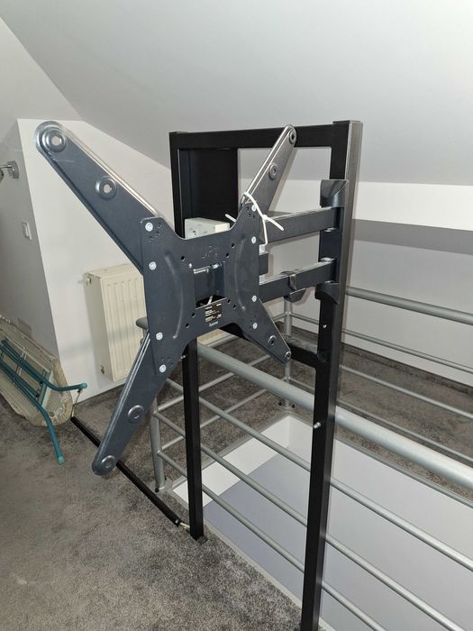 Stelaż statyw do TV z uchwytem montaż balustrada