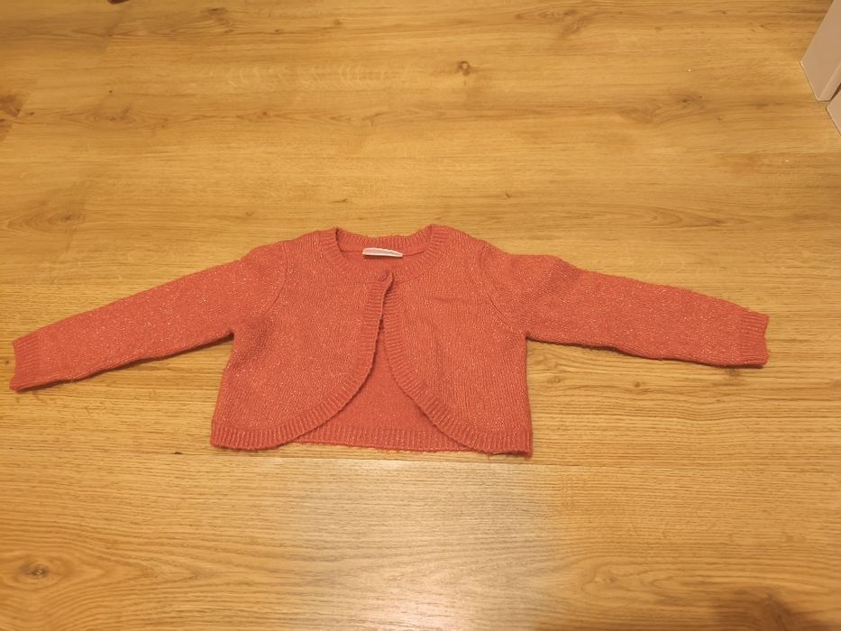 Sweterek że złotą nitką rozmiar 86 Polecam!