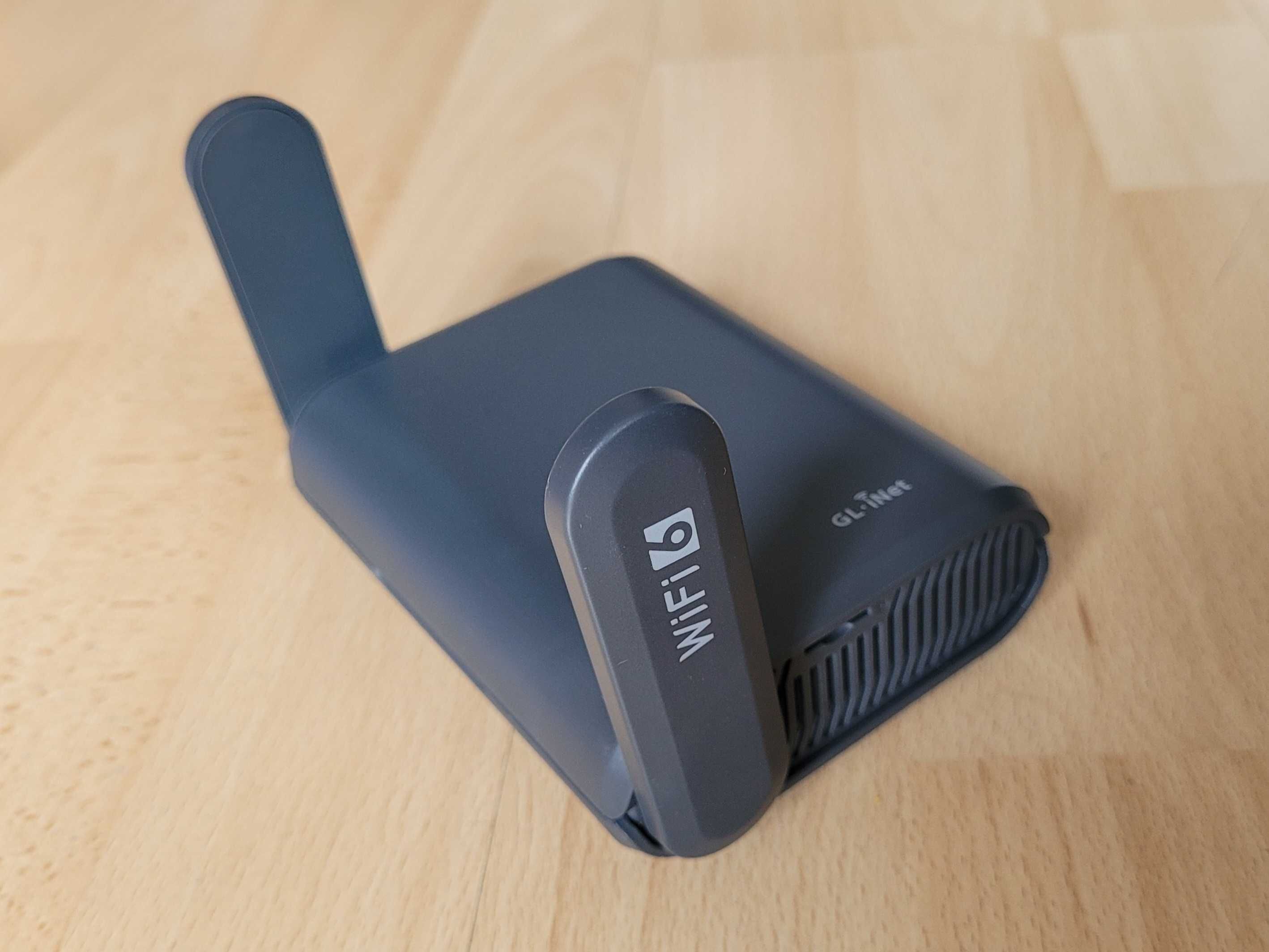 Router podróżny z etui Slate AX (GL-AXT1800) Wi-Fi 6 GB Travel Router