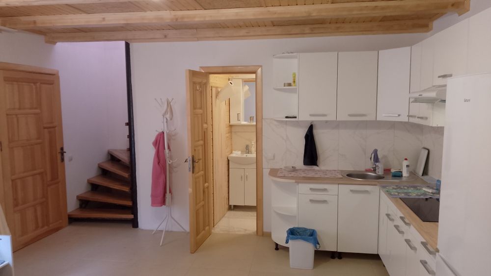 Здається подобово будинок в Шаян