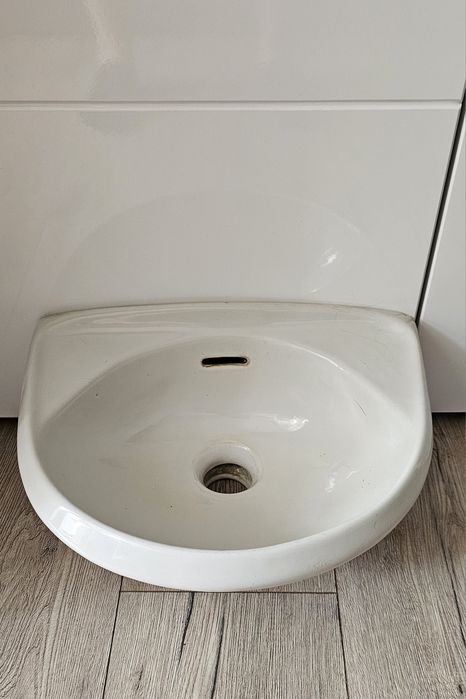 Umywalka łazienkowa PRL