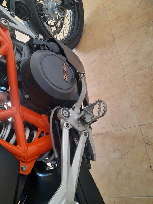 Ktm 690cc super moto (para track day )