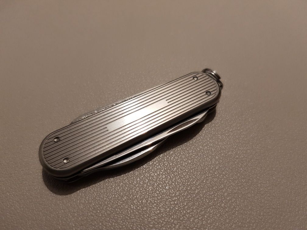 Victorinox Rambler Titan torx 58mm