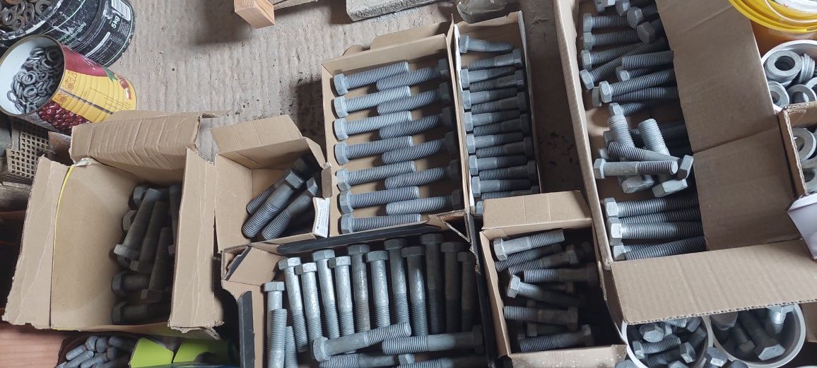 Śruby podkładki nakrętki m16 m20 m24 m27  8.8 twardość  ocynk ogniowy