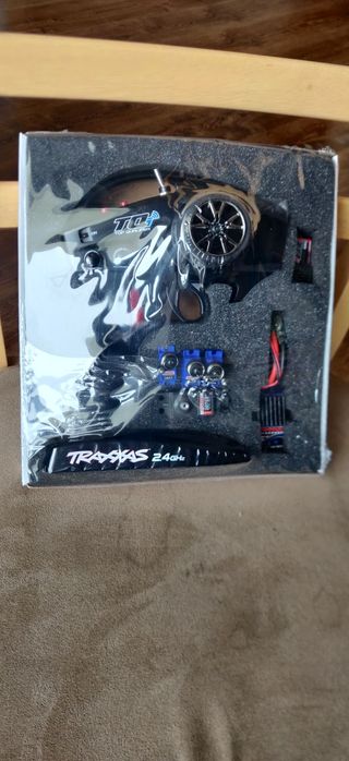 Model RC Traxxas TRX-4 Nadajnik, odbiornik, serwa, ESC