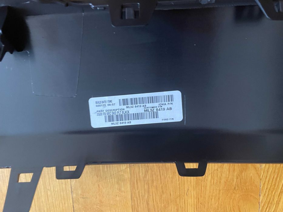Ford F 150 odbojniki kratka zderzaka oraz dolna listwa pod haki 21-23r