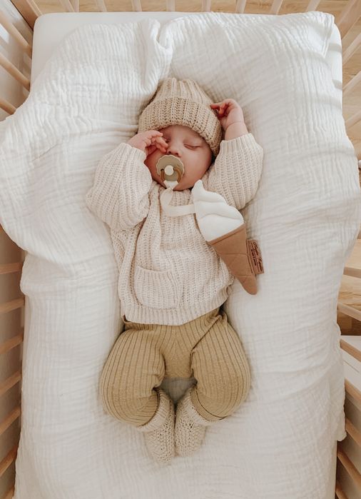 Fizjo kokon niemowlęcy snuggle beżowy me biały teddy baranek organic