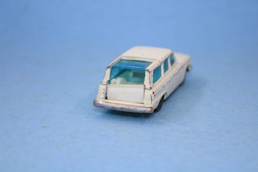 Miniatura Husky Corgi Juniors Studebaker Wagonaire Ambulance