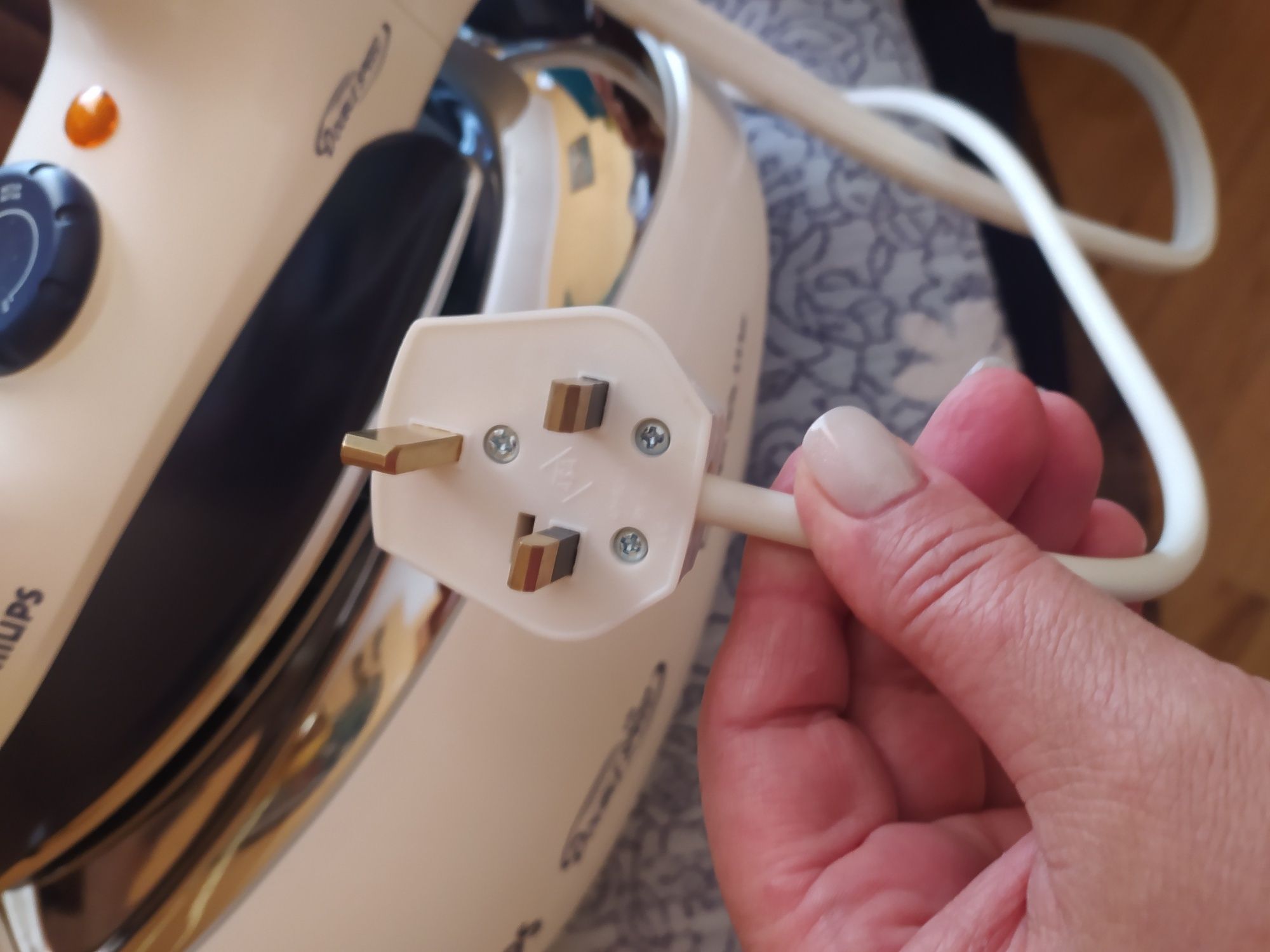 Праска Philips з парогенератором,GC6104.