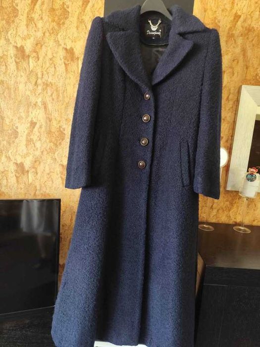 Sobretudo comprido muito quente e elegante.