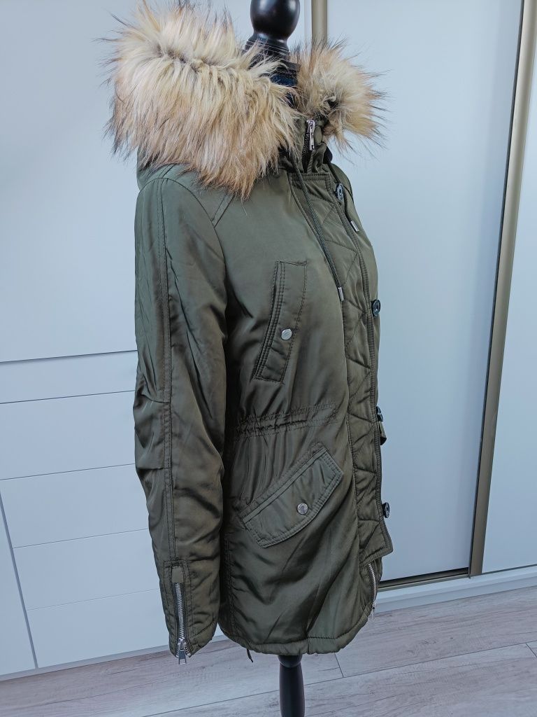 Zielona kurtka damska zimowa z futerkiem, parka khaki, Bershka, rozmia