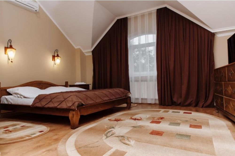 Готель Близниці торгово розважальний комплекс