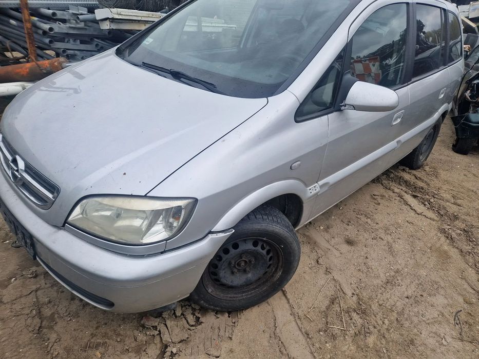 opel zafira A fotel fotele kanapa deska kokpit podsufitka boczek boczki klamka podłokietnik licznik prędkościomierz panel