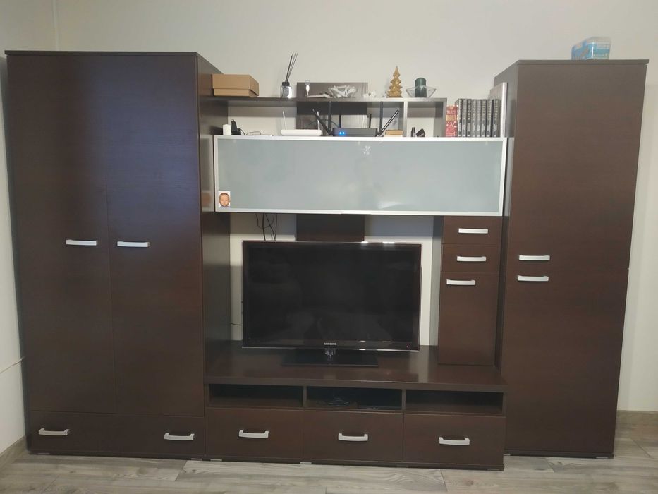 Meble pokojowe: komoda, meblościanka