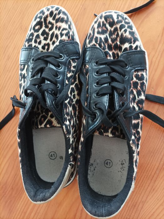 Sapatilhas senhora usadas