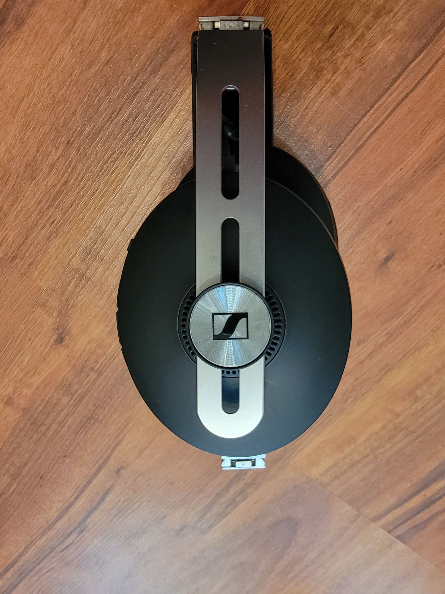 Топові навушники Sennheiser MOMENTUM 3