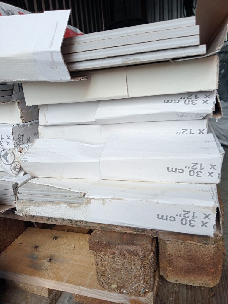 Duże bardzo ładne płytki ceramiczne mrozoodporne