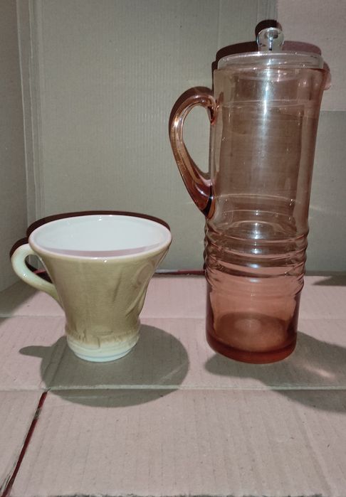 Кувшын,чашка.    .