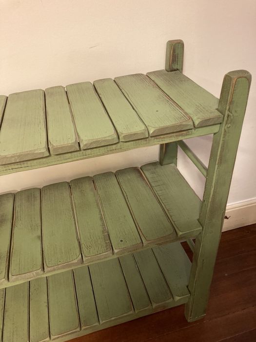 Estante de madeira rústica