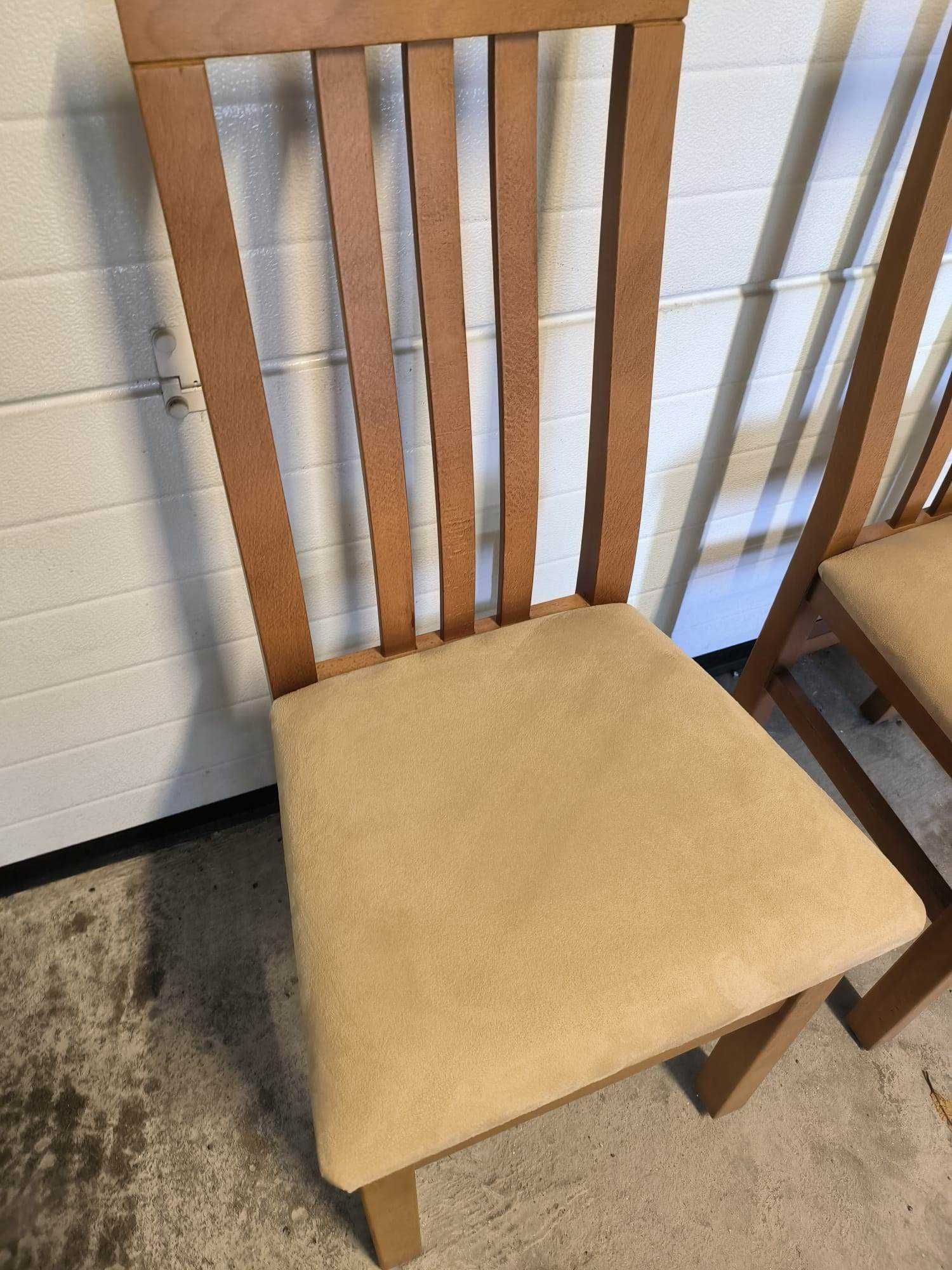2 Cadeiras almofadadas