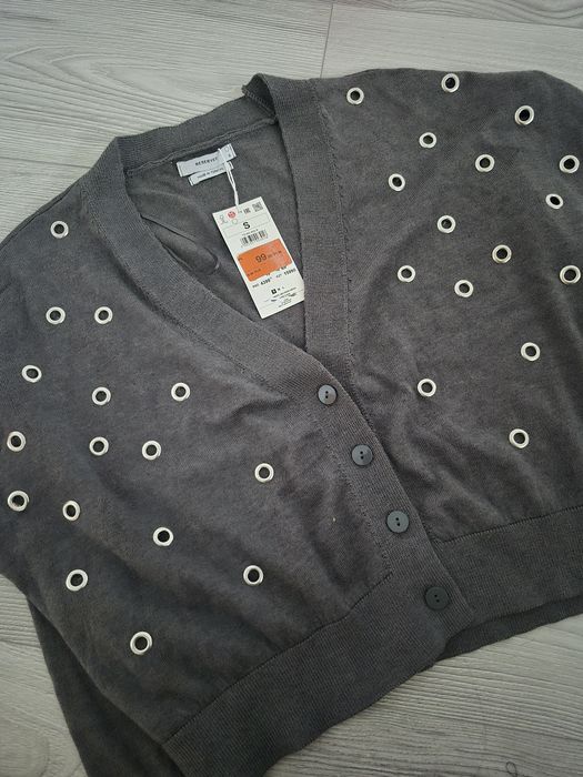 Nowy sweterek z metką firmy Reserved