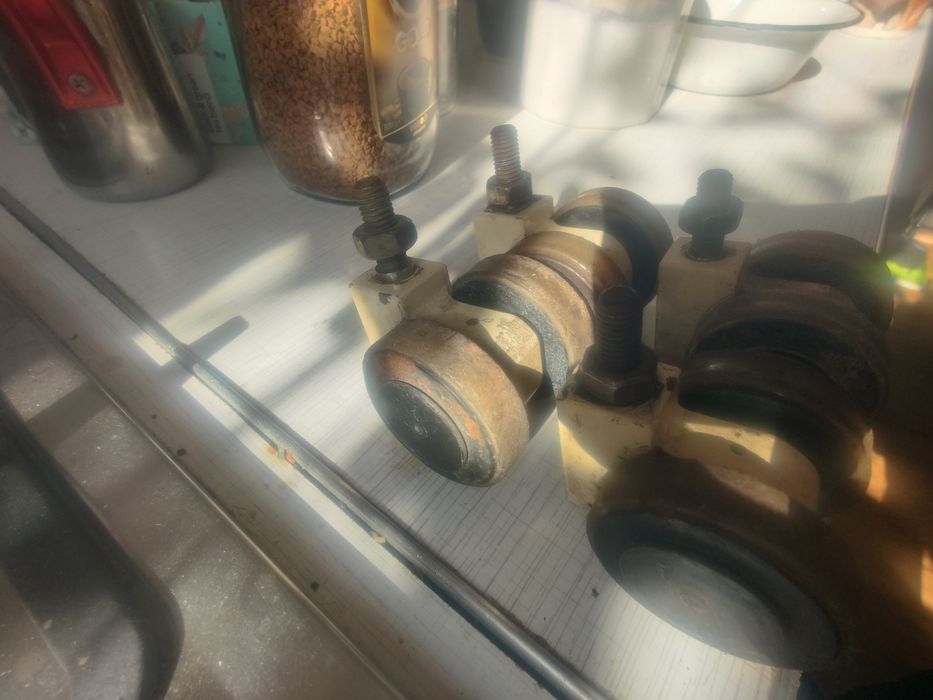 Колеса для тумбы