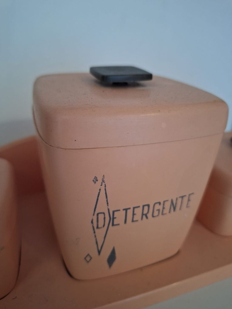 Recipientes em baquelite