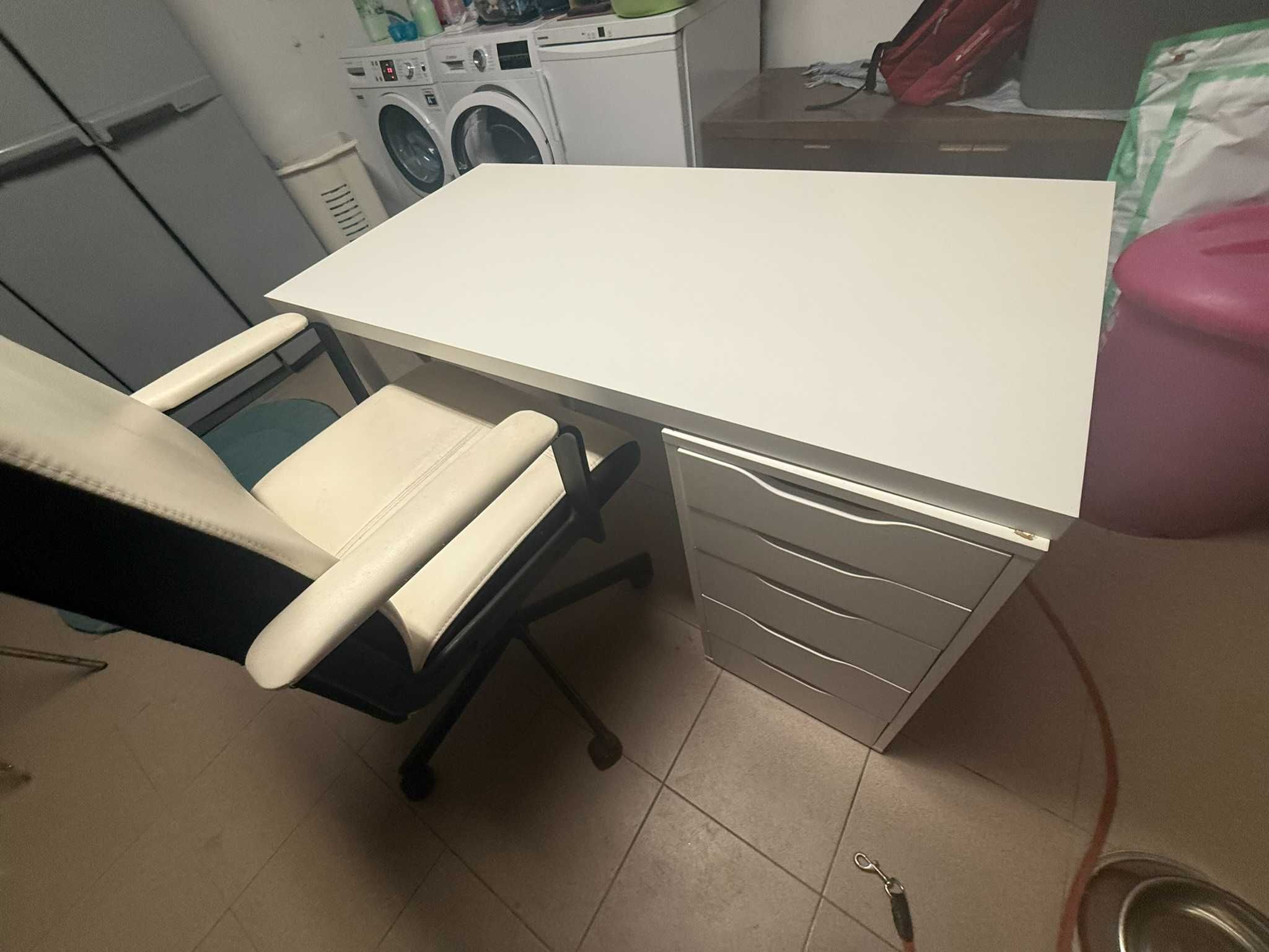 Secretária e Cadeira de Escritório IKEA (conjunto)