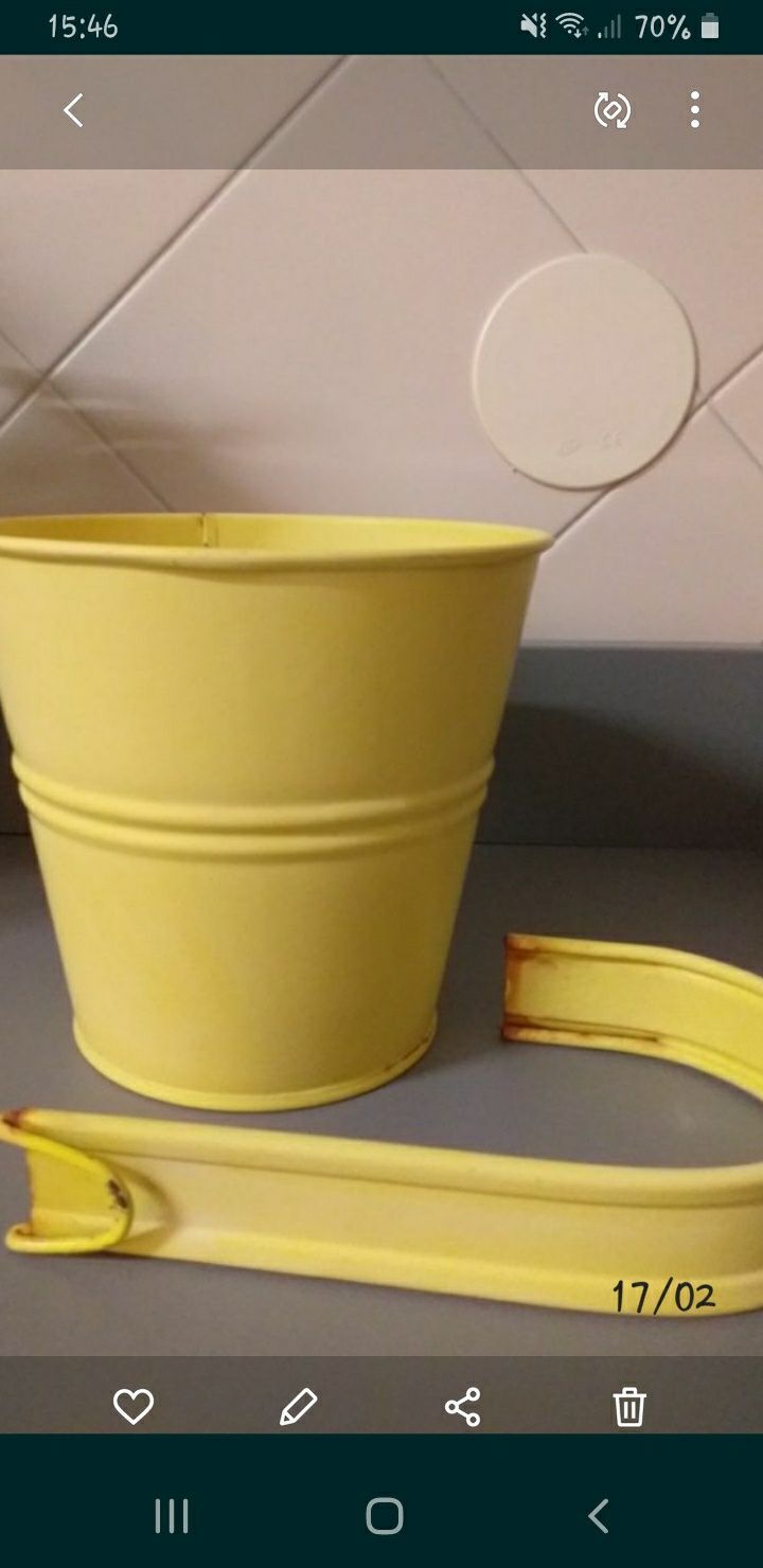 Vasos 2metal amarelo,2verde,1branco,PVC,1fibra natural,1ceramica,1rega