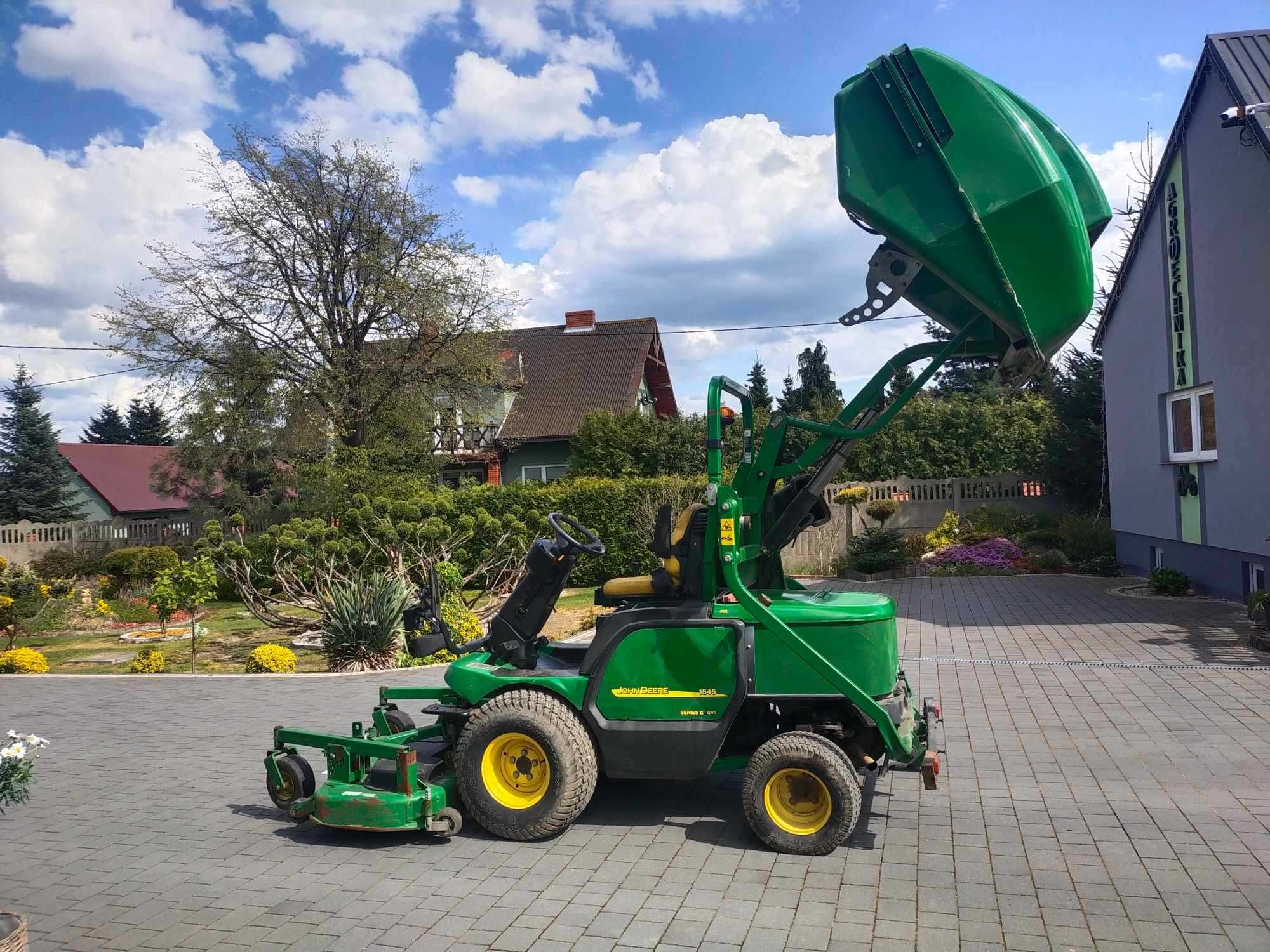 Traktorek kosiarka John Deere 1545 4x4  kosz górny wysyp