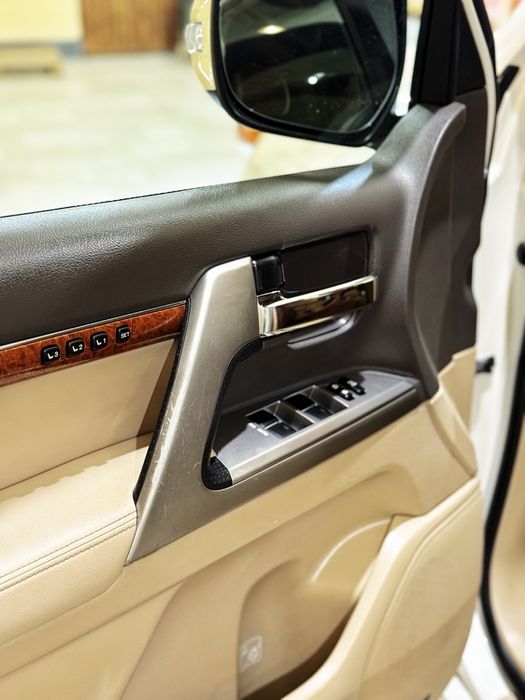 Toyota Land Cruiser 200 • 2013 • 4.5 V8 Diesel • 70th Anniversary