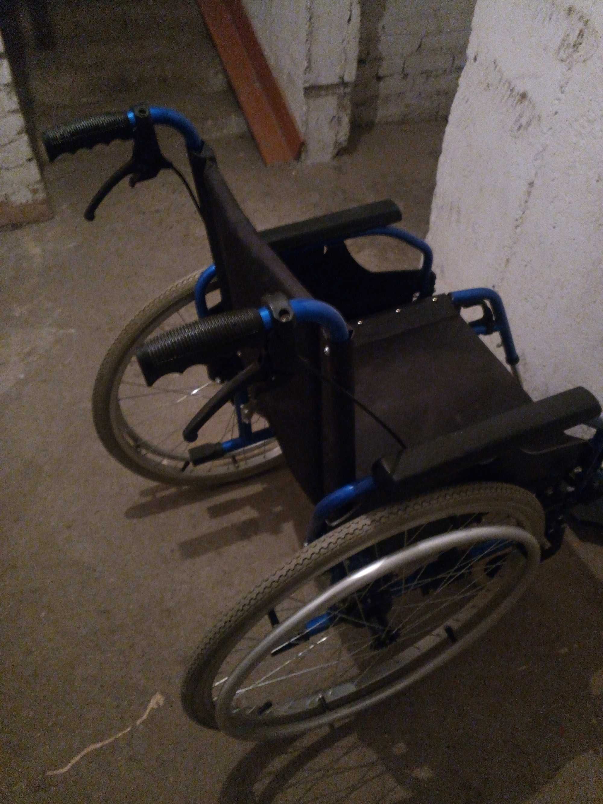wózek inwalidzki (aluminium)+2 koła gratis