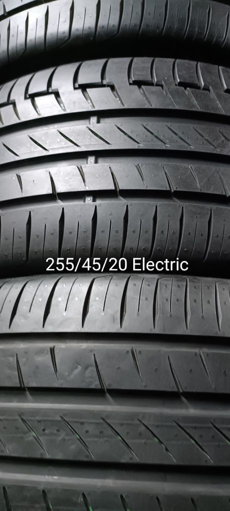 Pneus  255/45/20