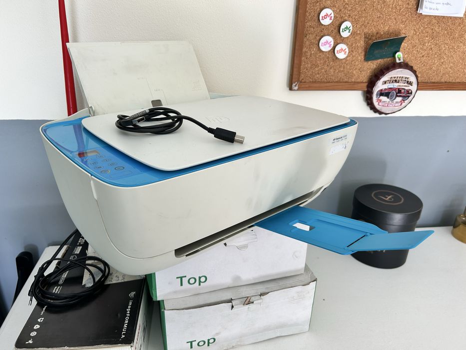 Impressora HP Deskjet 3639 imprime, scan e copia, a funcionar