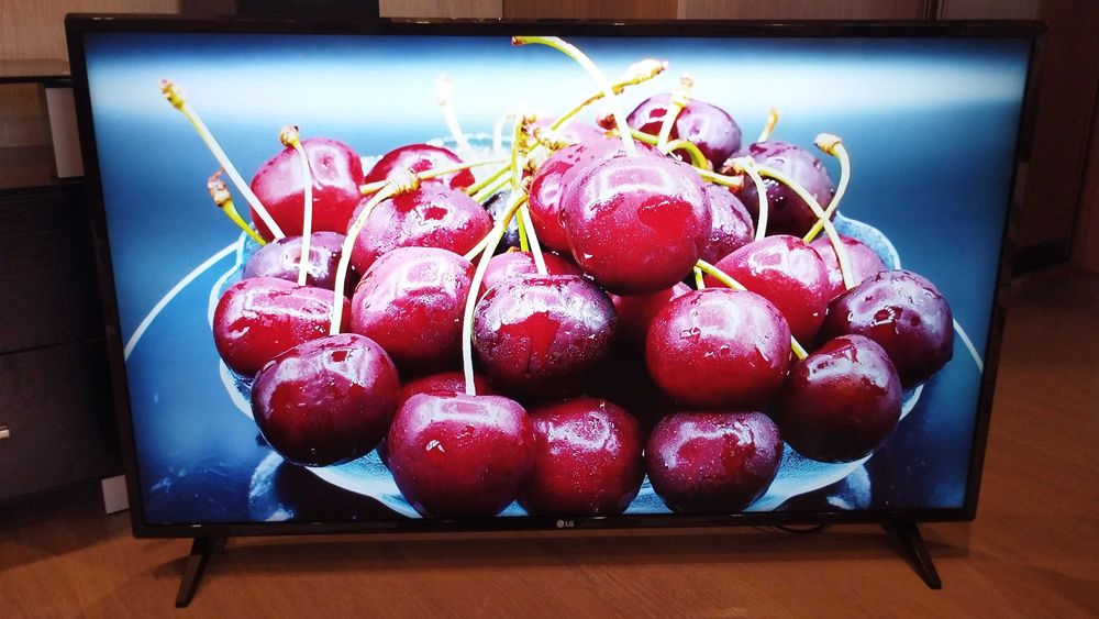 Смарт телевизор LG 43"