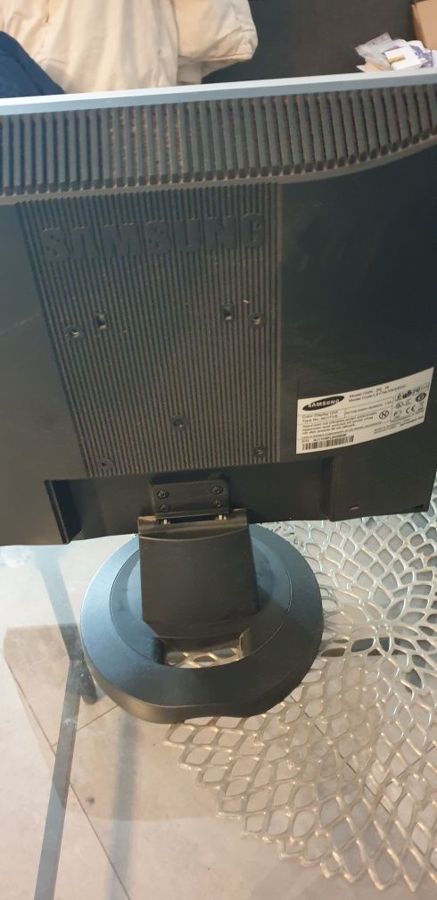 Monitor Samsung model 720N