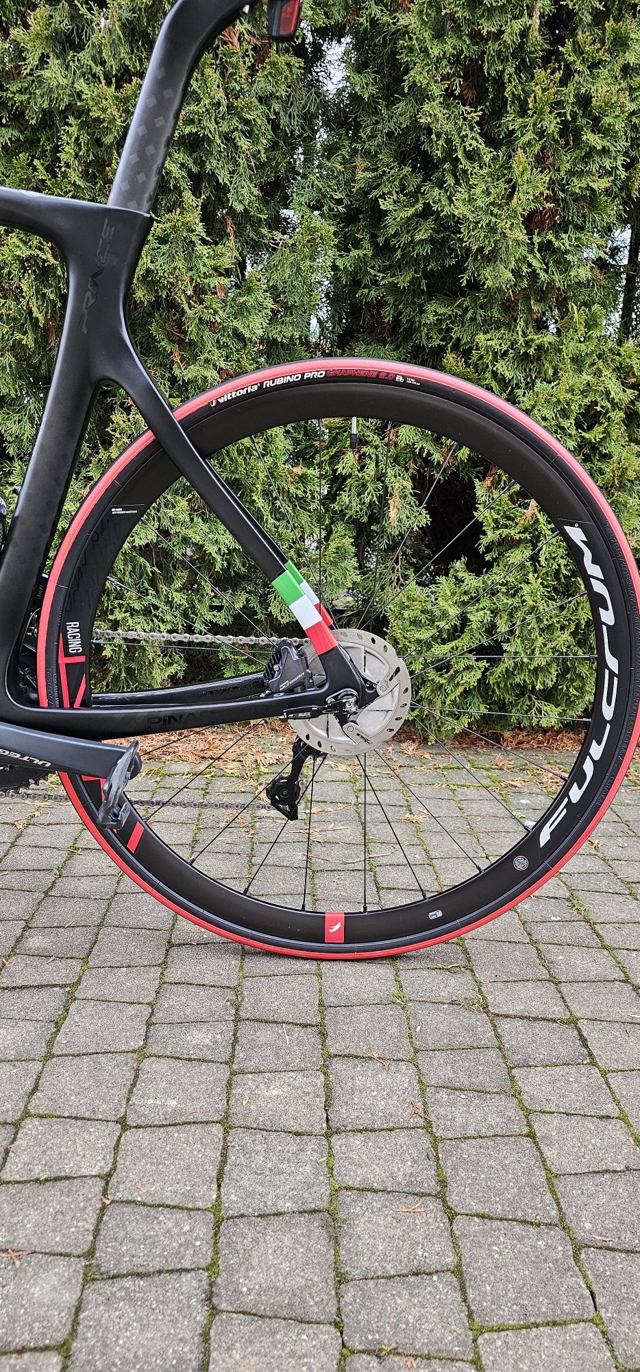 Pinarello Prince disc Di2 2x11