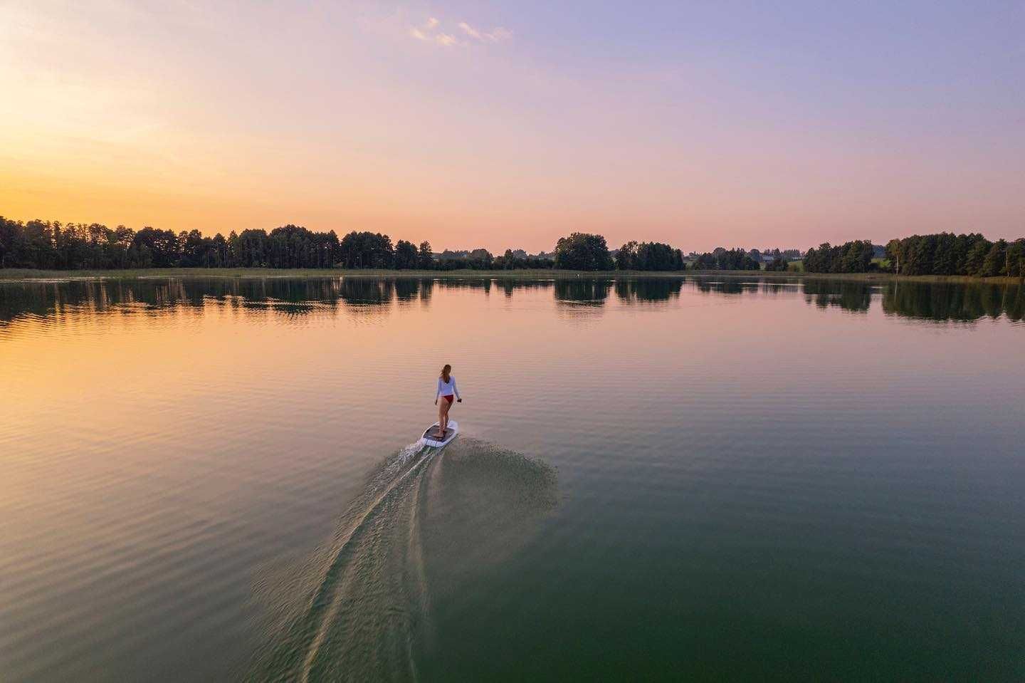 Elektryczna deska Lift Foil 1 rozmiar 5’4. Skrzydło 170